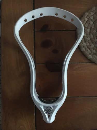 BN White Maverik Centrik U