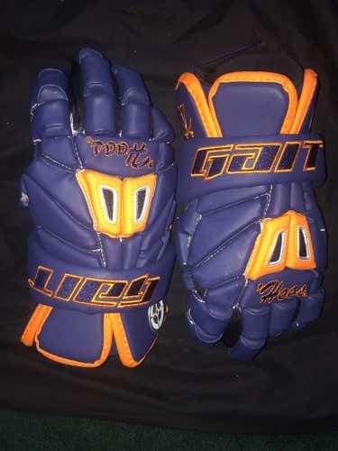 University of Virginia Recon Pro gloves