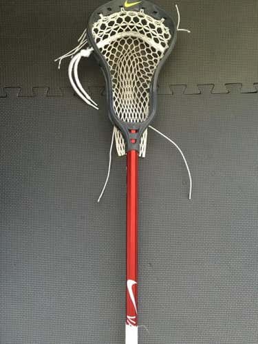 Nike Lakota U w/ vandal (scarlet)