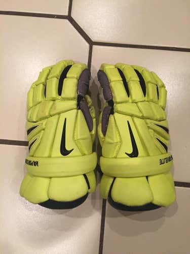 LE Volt Nike Vapor Elite Gloves