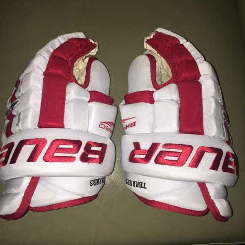 Bauer Boston Univeristy gloves