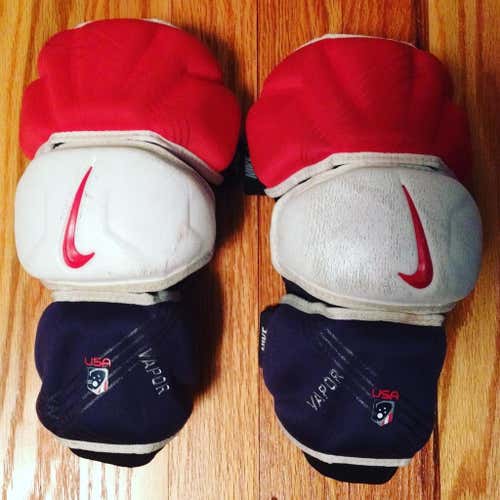 USA Nike arm pads