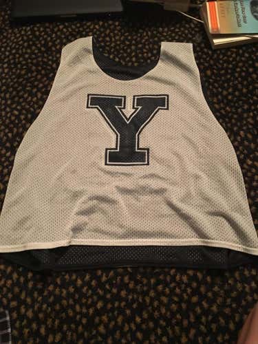 Yale Reversible Navy/White Pinny #91