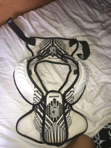Brine uprising shoulder pads