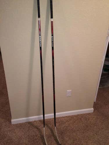 (2) Easton Synergy HTX two-Piece Pro Stock sticks, right, 100 flex, Sakic curve.
