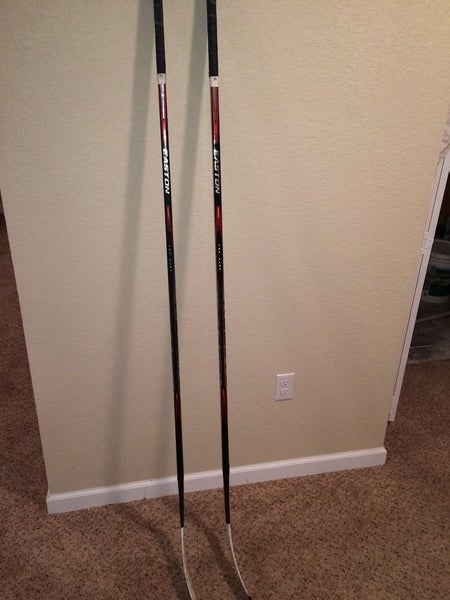 (2) Easton Synergy HTX two-Piece Pro Stock sticks, right, 100 flex, Sakic curve.