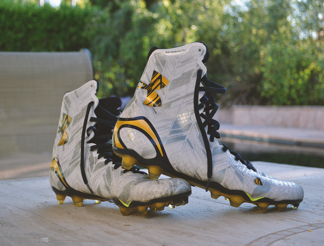 NOTRE DAME UNDER ARMOUR HIGHLIGHTS CLEATS SIZE 12