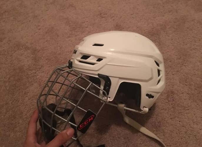 Ccm resistance helmet medium white