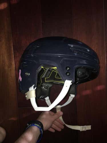 Navy Bauer re act 100 helmet size M