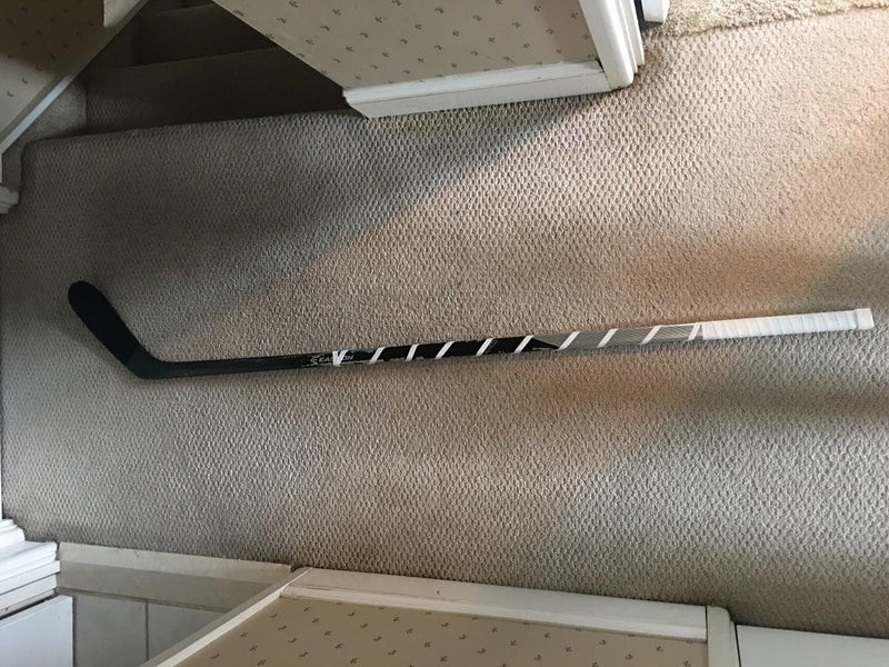 EASTON V9E Elite Edition Grip Hockey Stick- Jr