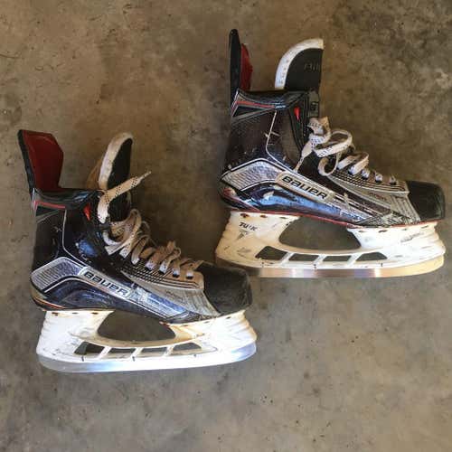 BAUER vapor 1X NCAA 6.5 D width