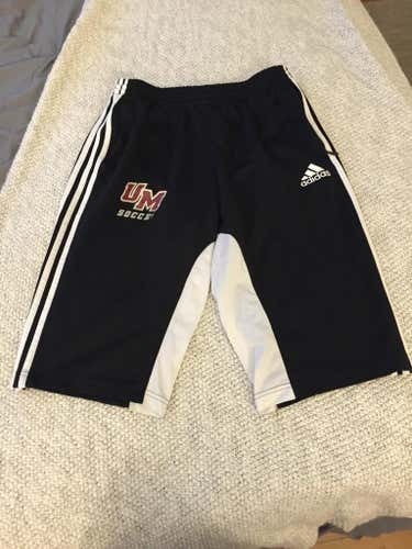 UMass 3/4 soccer pants