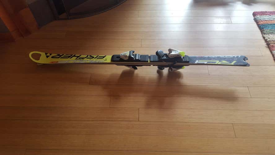 155cm Fischer GS skis with Fischer bindings