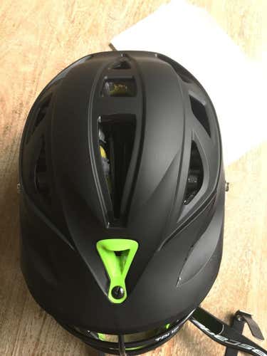 Barely used-  Matte Black Cascade R