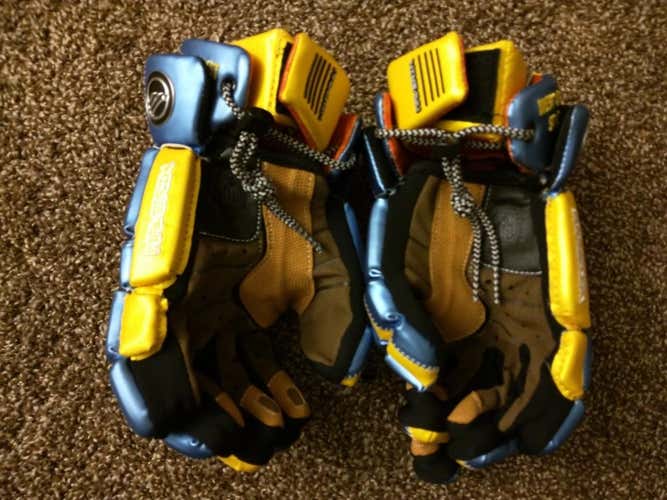 Adrenaline West Coast Starz Maverik Rome Gloves