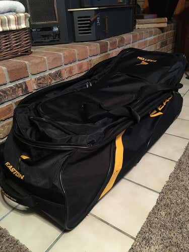 Easton Rolling bag
