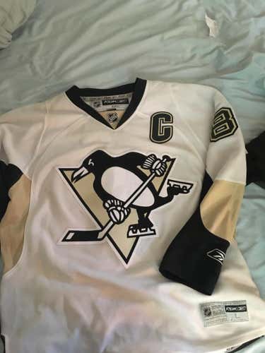 White Sidney Crosby jersey