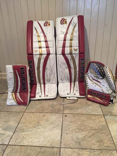 Chilliwack Chiefs BCHL custom 34" set (pads+glove+blocker)