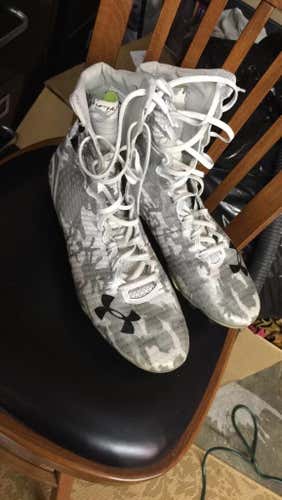 LN UA HIGHLIGHT CLEATS