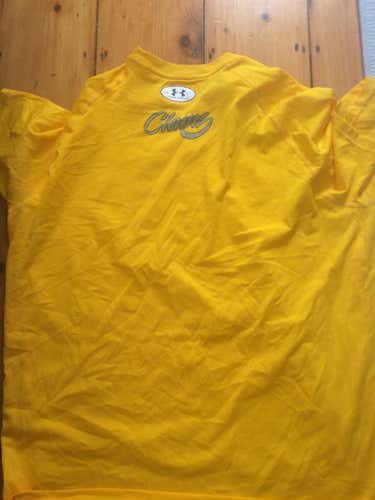 Large yellow fighting clams shooting shirt