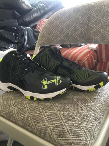 Under Armour Banshee Mid Turf Shoe