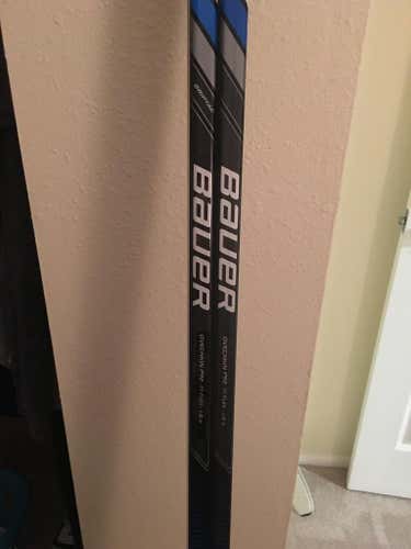 Bauer Nexus 1N Senior Sticks P92 77 Flex LeftHanded One Grip; One Non-Grip - 2 Pack