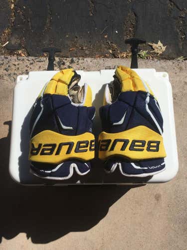 Bauer APX2 pro Merrimack hockey gloves