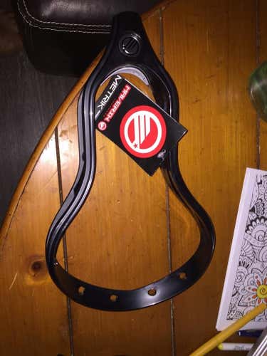 BNWT METRIk