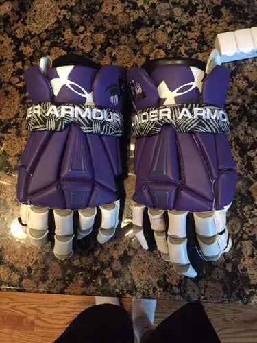 *NEW* Custom UA Command Gloves