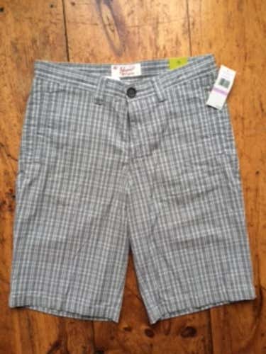 New Men's Gray Plaid Golf Shorts  Size 32 Waist
