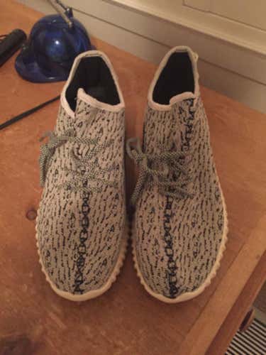 FAKE Yeezy Shoes