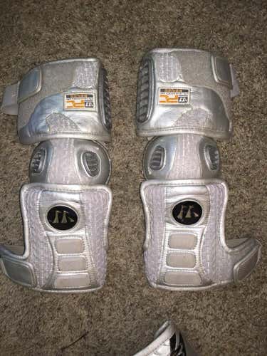 Warrior Players Club 6.0 Lacrosse Arm Guard (size: large)