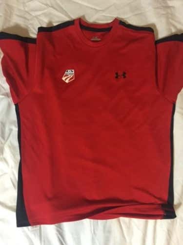 Medium Under Armour Team issued US Ski team shirt NK56