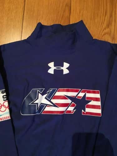 Medium Under Armour Vancouver Olympics Top