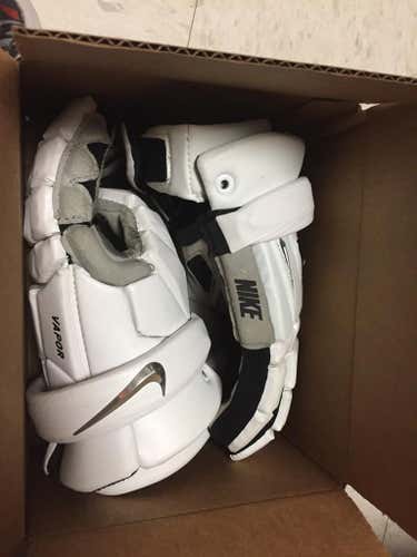 Nike vapor gloves