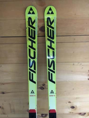 Fischer World Cup SG skis. 196cm 33r with 17 Elan World Cup bindings.