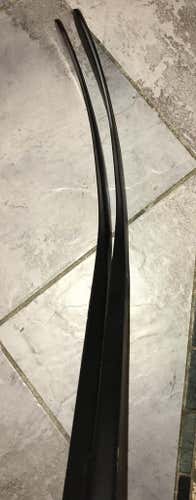 TWO 2 PACK PRO STOCK CCM ULTRA TACKS STICKS RIGHT HANDED RH P19 85 FLEX UNCUT 59" DIRTY