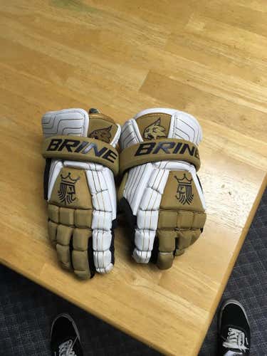 Brine King Superlight goalie gloves