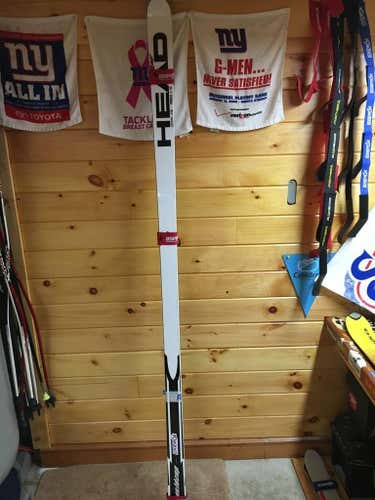New head World Cup DH skis 216 and 45R plates are now mounted