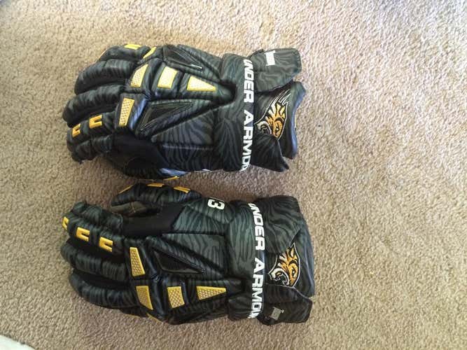 Black Towson Lacrosse Gloves