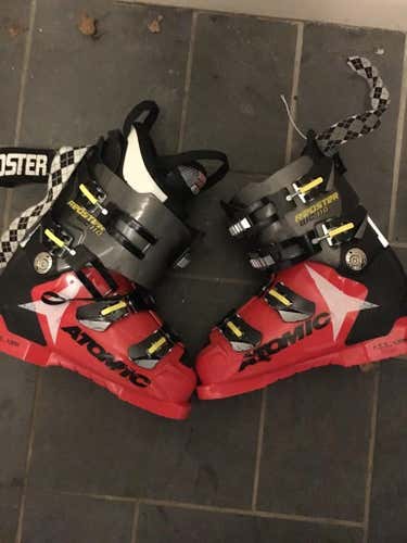 Atomic boots missing a liner size 285