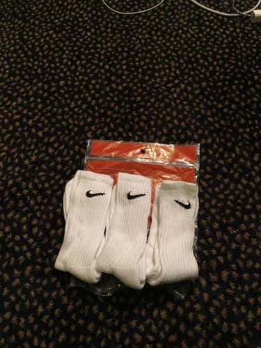 3 new pairs Nike mid calf socks sz 6-8