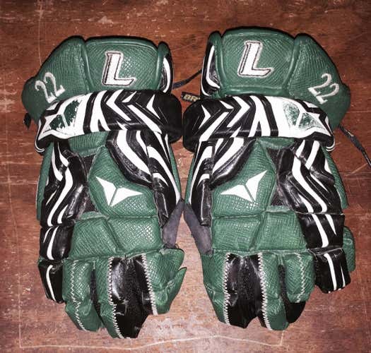 Le Moyne Shakedown Gloves