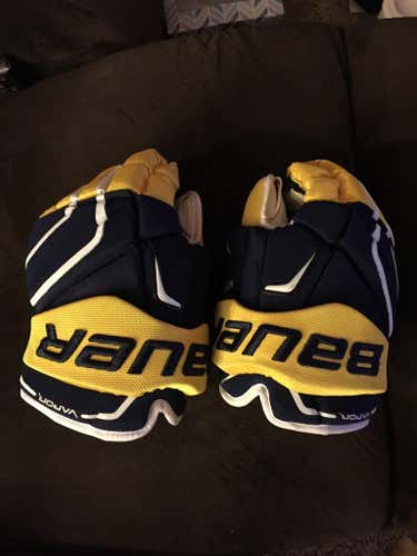 Bauer vapor APX2 Pro gloves