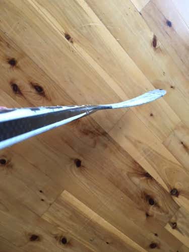 Senior 95 warrior AX1ST RH hockey stick