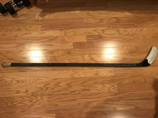 Pro stock Nexus 8000 hockey stick Hemsky 82 flex RH