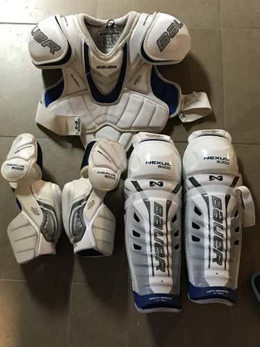 Bauer Nexus 8000 protective gear