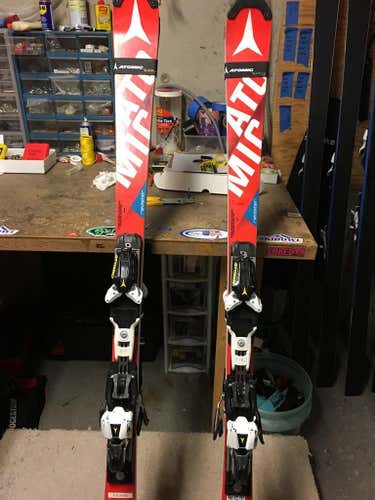 Atomic SL and GS skis