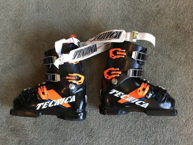11/12 flex 2015 Tecnica R Race Boots size 285mm 5mm lifters not much boot work only used for test...