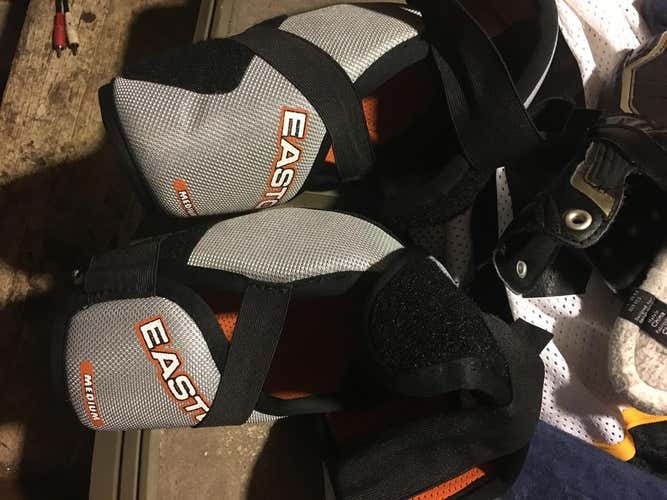 Easton Synergy 300 elbow. Medium